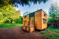 Casa minúscula do alpinista com plataforma do telhado o melhor airbnb minúsculo das casas no sistema de quadro de aço do calibre leve