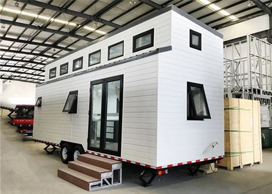 Casa Prefabricada em Roda de Aço Leve: Com Parede e Trailer de Painel Sandwich de PU Metálico