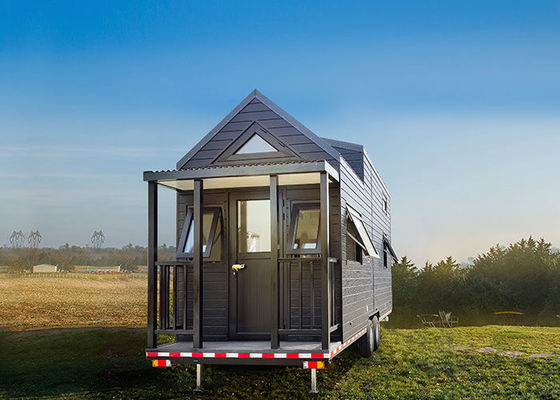 Casa pequena em rodas pré-fabricada com 2 quartos