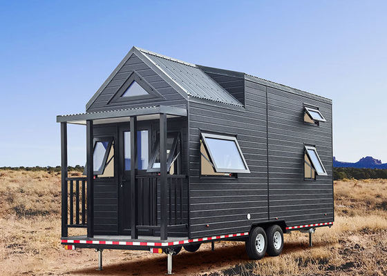 Casa pequena em rodas pré-fabricada com 2 quartos