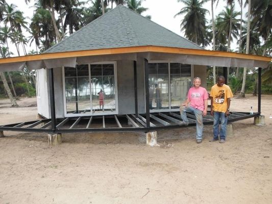 Hotel do banco da casa pré-fabricada do fardo do telhado/bungalow de aço claros de Overwater praia do resort da ilha